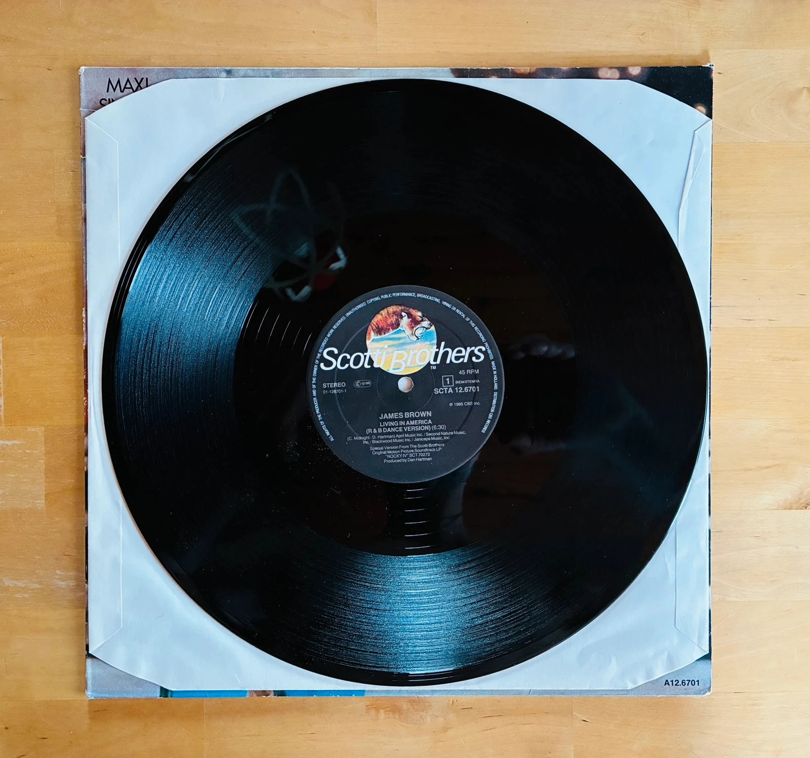 Disco de vinilo maxi 45T ost Rocky IV James Brown Living in America. – photo 3